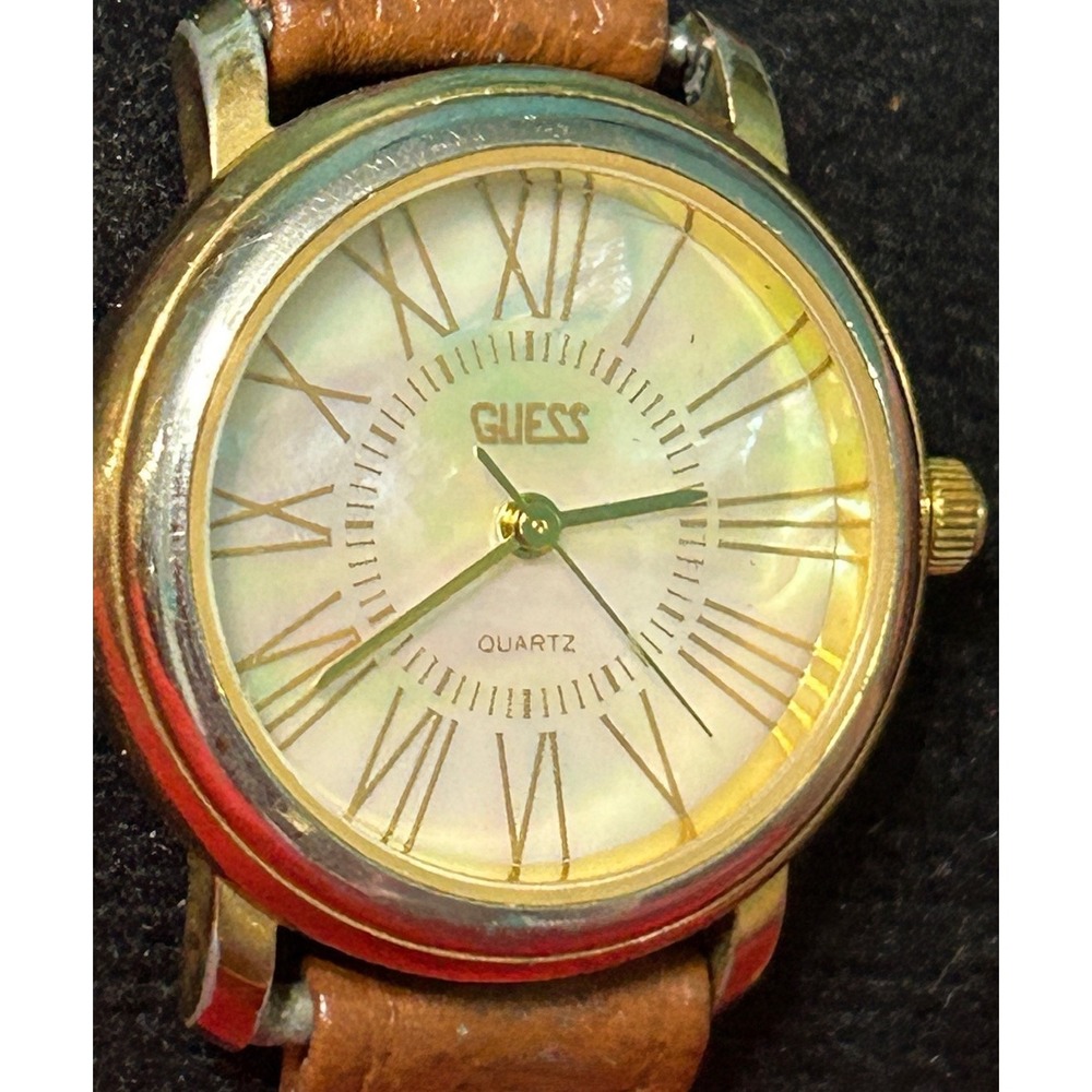 Guess Inc 1988 Womens Watch Gold Tone Hong Kong Made New Battery - Picture 2 of 16